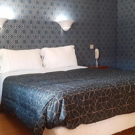 Hotel Des Couronnes Châteaudun Zewnętrze zdjęcie