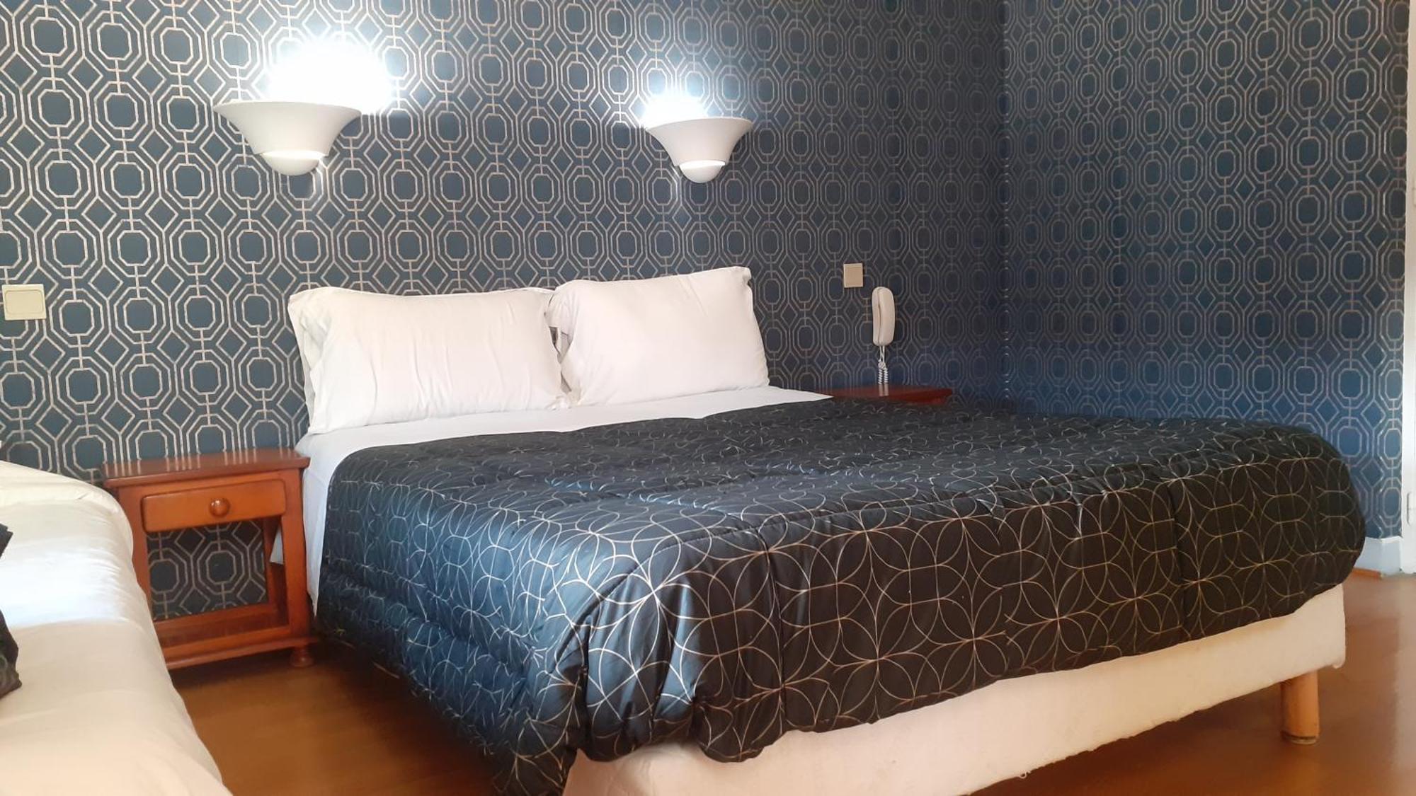 Hotel Des Couronnes Châteaudun Zewnętrze zdjęcie