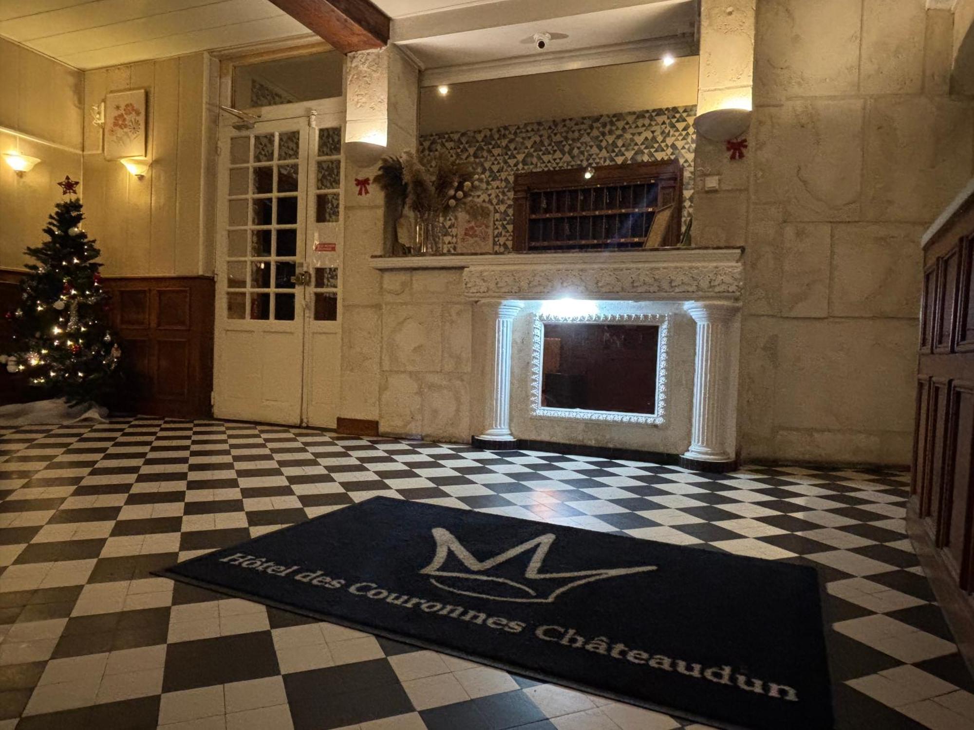 Hotel Des Couronnes Châteaudun Zewnętrze zdjęcie